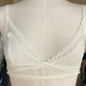 🔥🔥Anemone cream lace bralette size S/M dainty